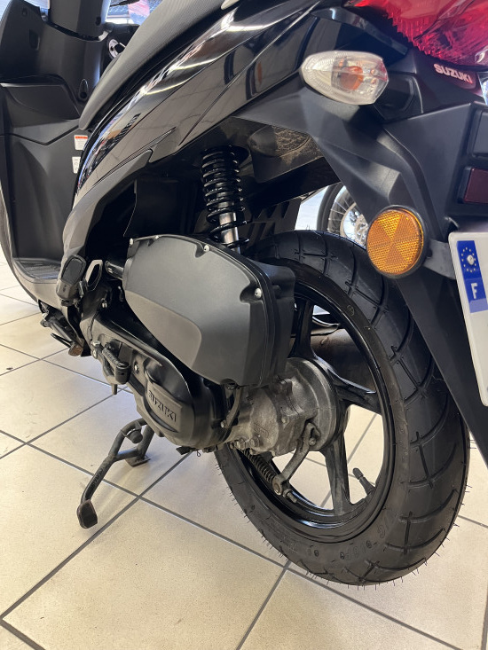 Scooteur suzuki - DOMFRONT